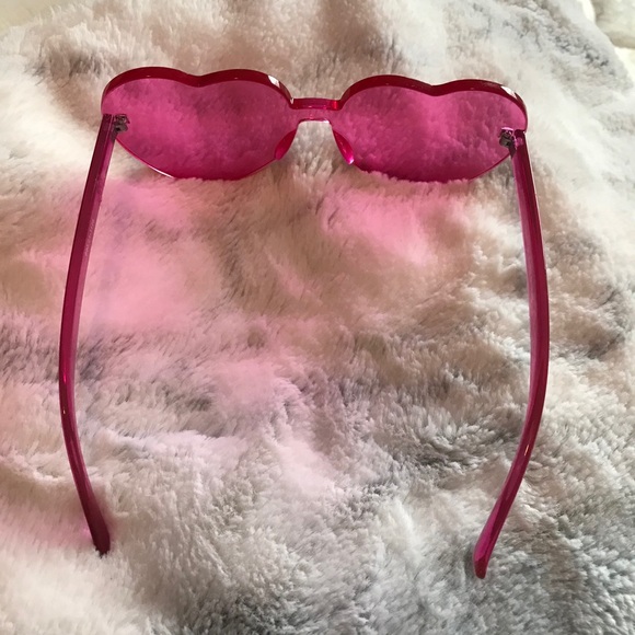Pink heart shaped glasses - Picture 3 of 3